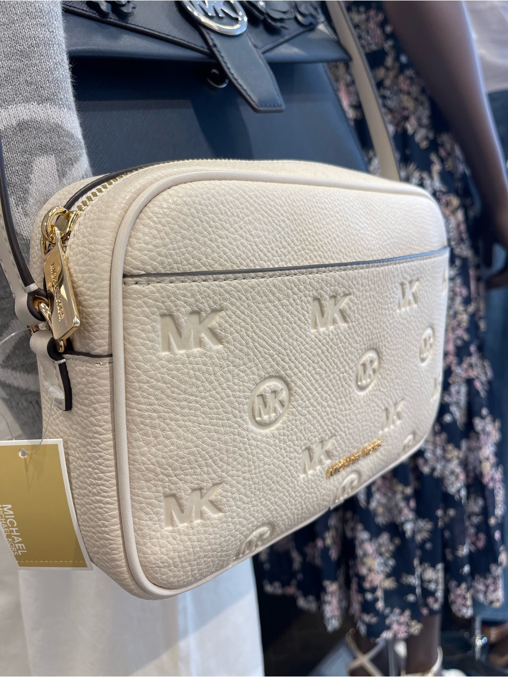 Michael Kors Jet Set Travel Large Logo Debossed EW Camera Crossbody Bag
Lt Cream - Picture 8 of 16